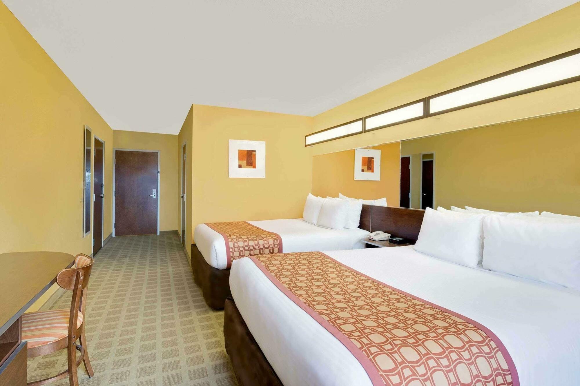 Microtel Inn & Suites By Wyndham Принстон Экстерьер фото